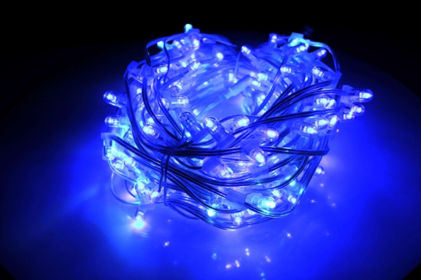 NEW LED-LP-15-100M-12V-B-F(W) Гирлянда клип-лайт синие LED(6-й Flash белый) насадка--колпачок  фото 1