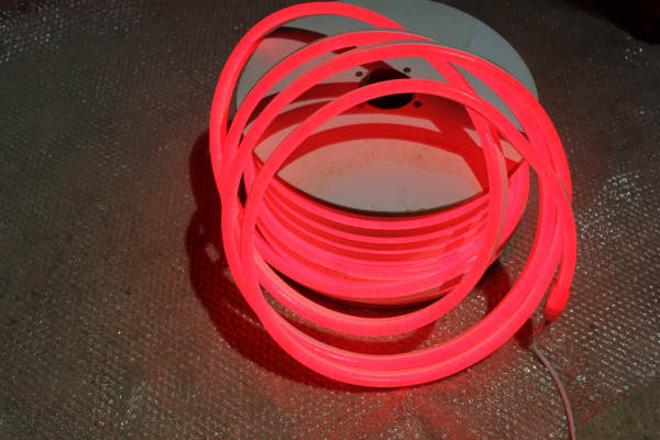 LN(C)H-FX-2W-0.5-5FT-50M-240V-R (с красной оплеткой) (продается целыми бухтами) фото 1
